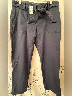 LOFT Gray/Slate Blue Straight Leg Cropped Women’s Belted Pants. NWT.